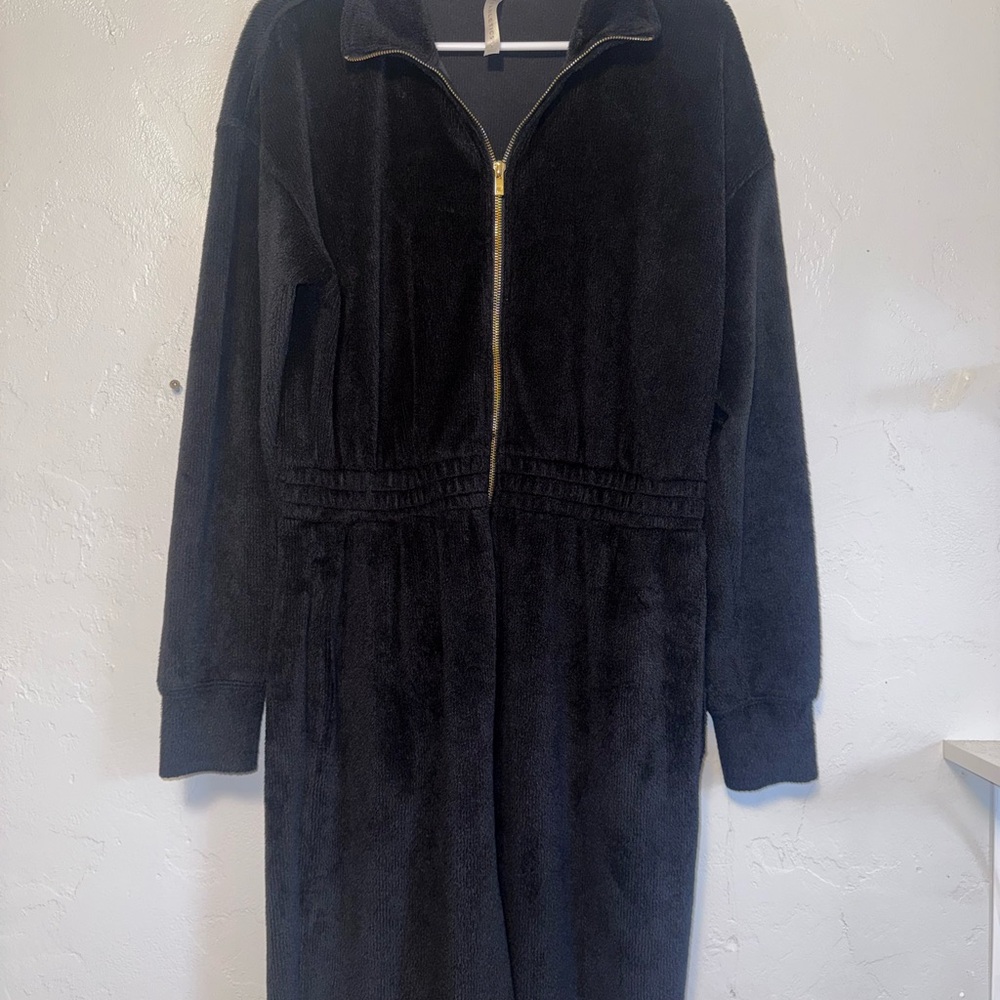 Fabletics Black Long Sleeve onesie with Zipper